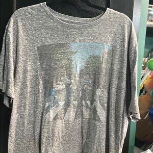 Old Navy Gray Short Sleeve Tee with Vintage Graphic